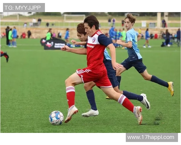 足球明星球员照片展示他们在赛场上的风采与激情的瞬间